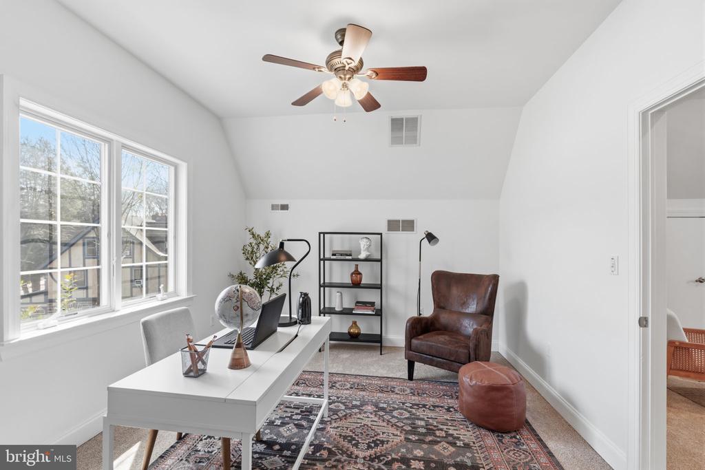 6622 LINCOLN DRIVE