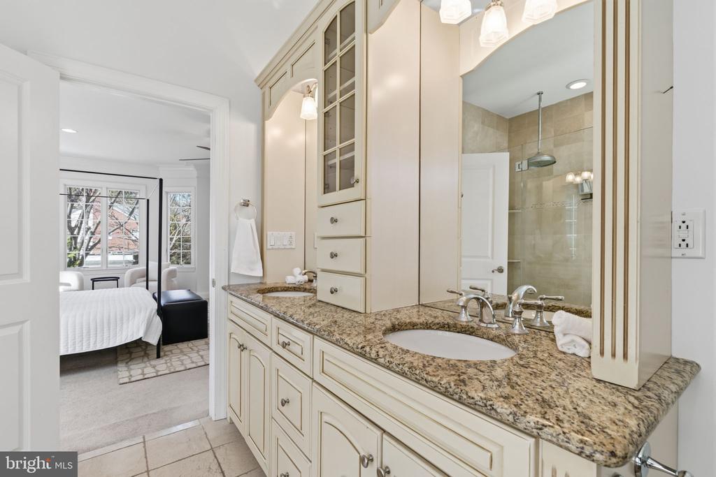 6622 LINCOLN DRIVE