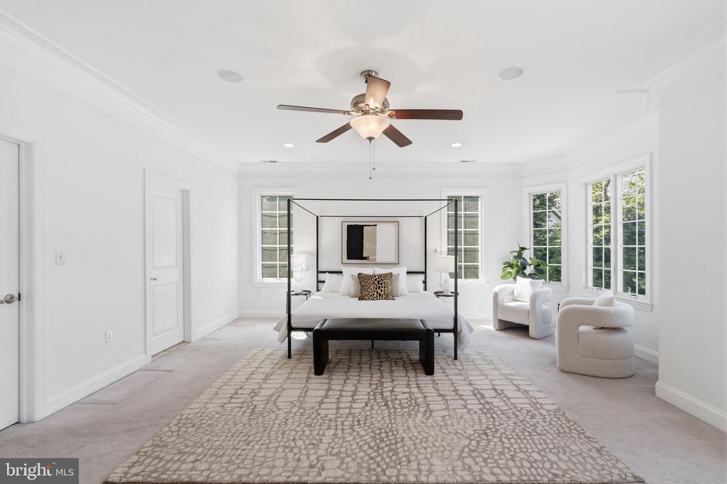 6622 LINCOLN DRIVE