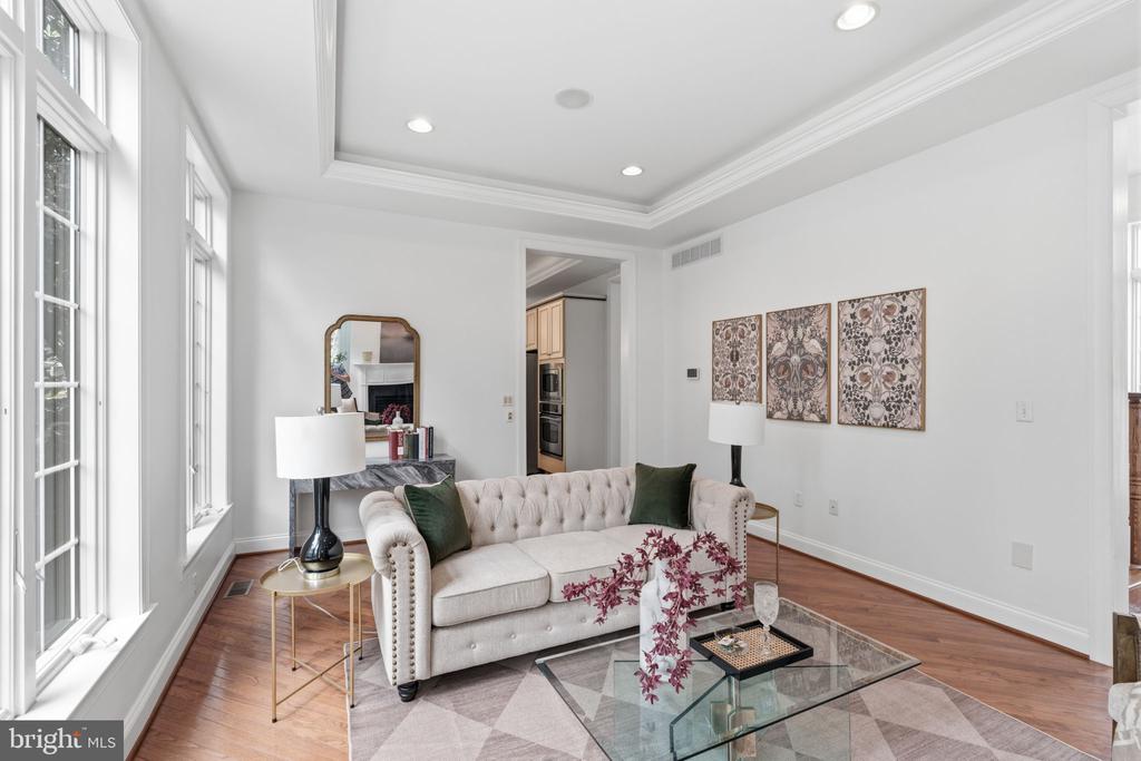 6622 LINCOLN DRIVE