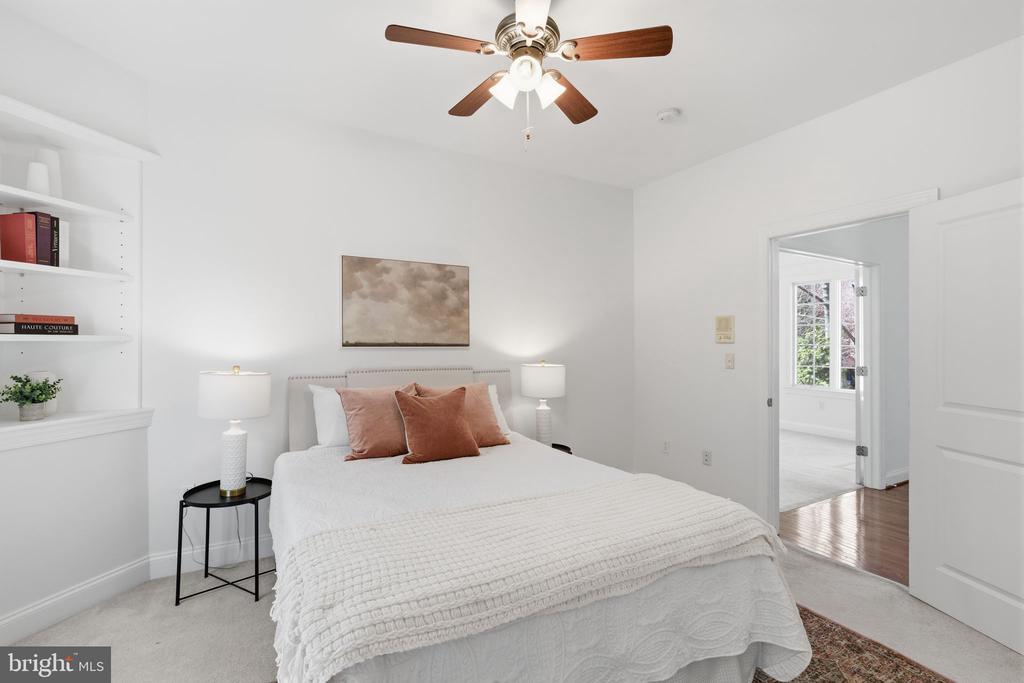 6622 LINCOLN DRIVE
