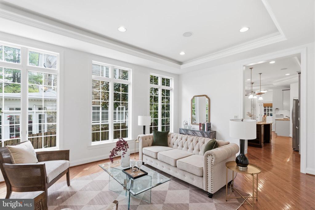 6622 LINCOLN DRIVE