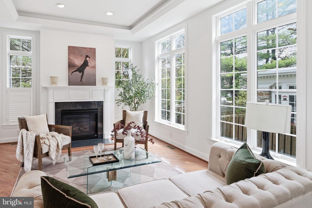 6622 LINCOLN DRIVE