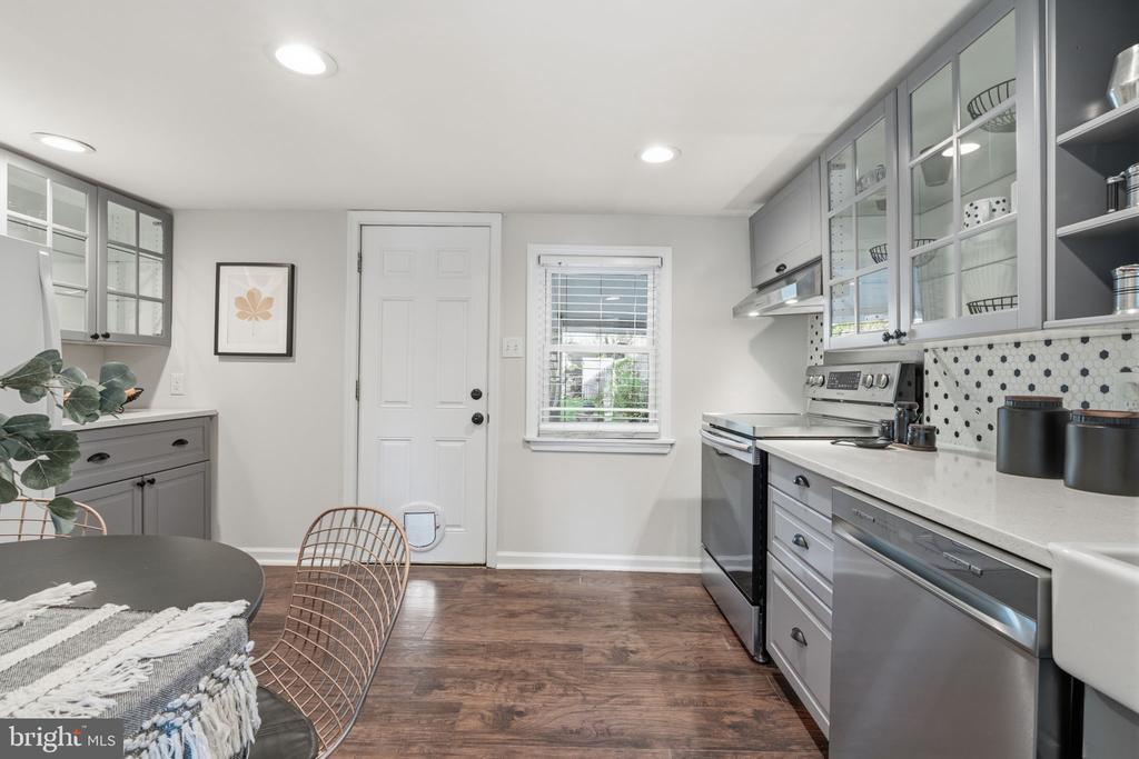 150 W PRICE STREET