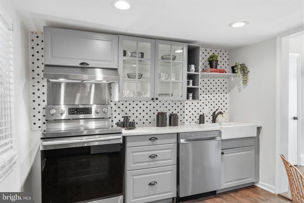 150 W PRICE STREET