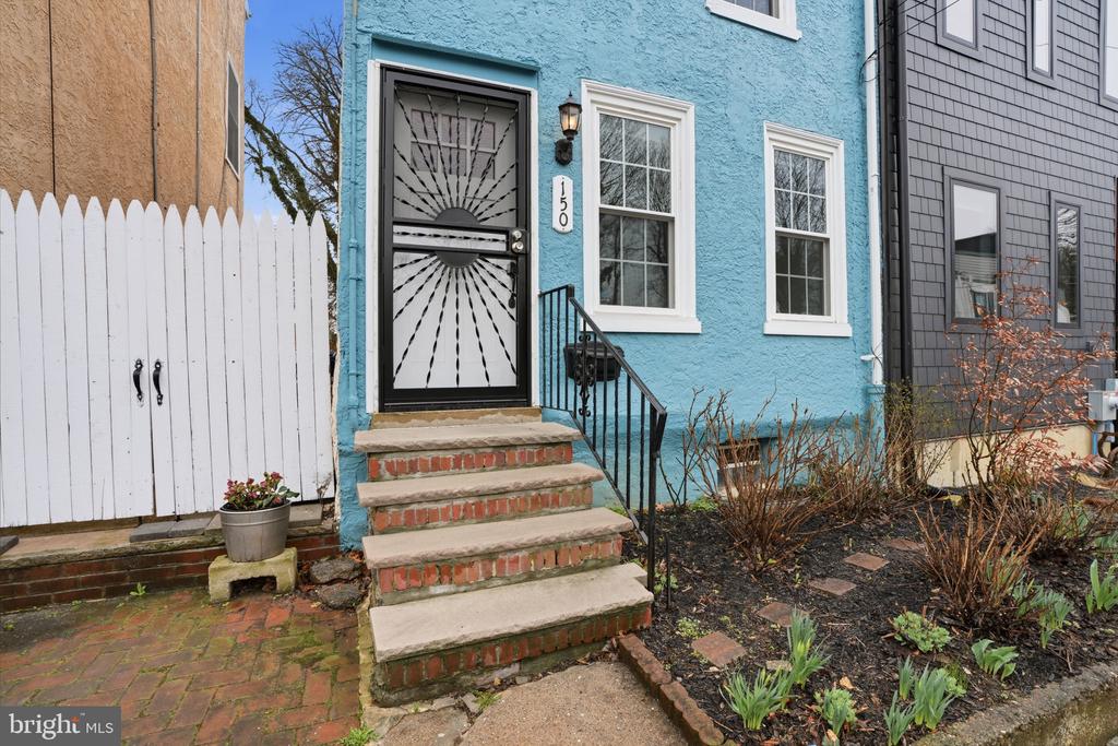 150 W PRICE STREET