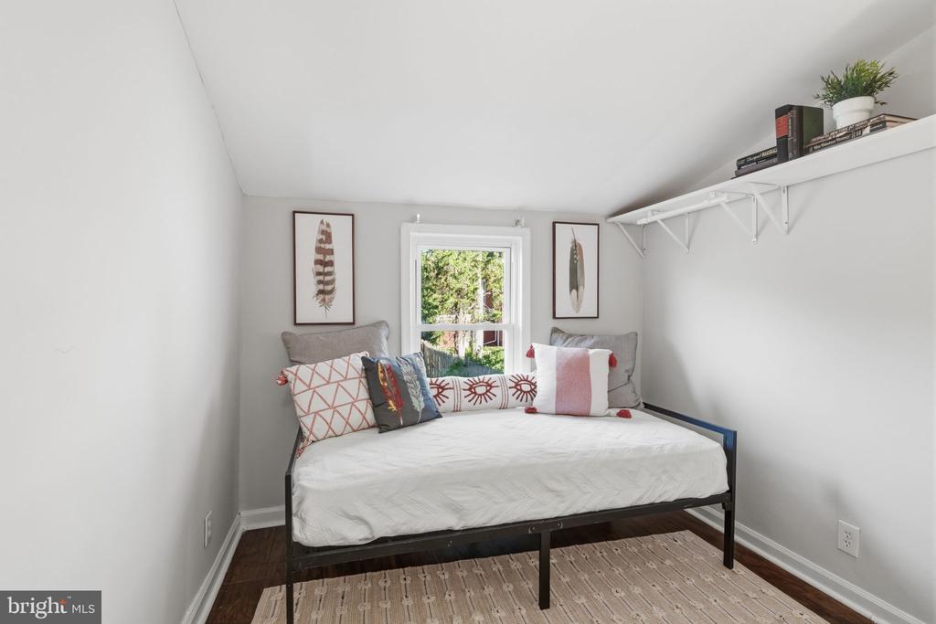 150 W PRICE STREET