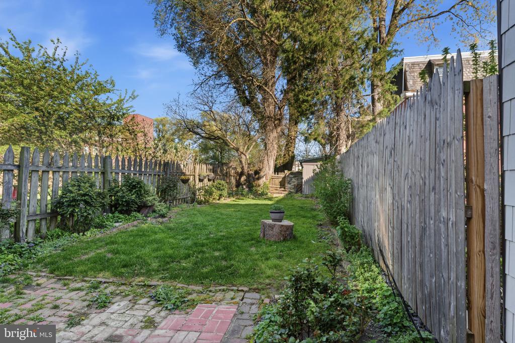150 W PRICE STREET