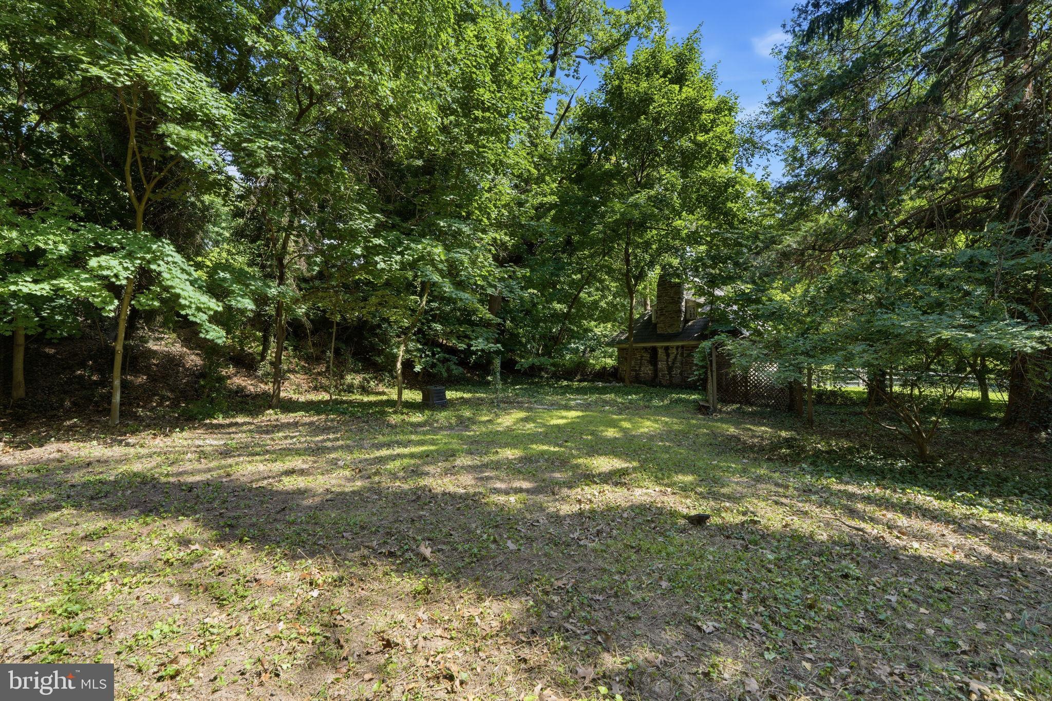 6711 LINCOLN DRIVE