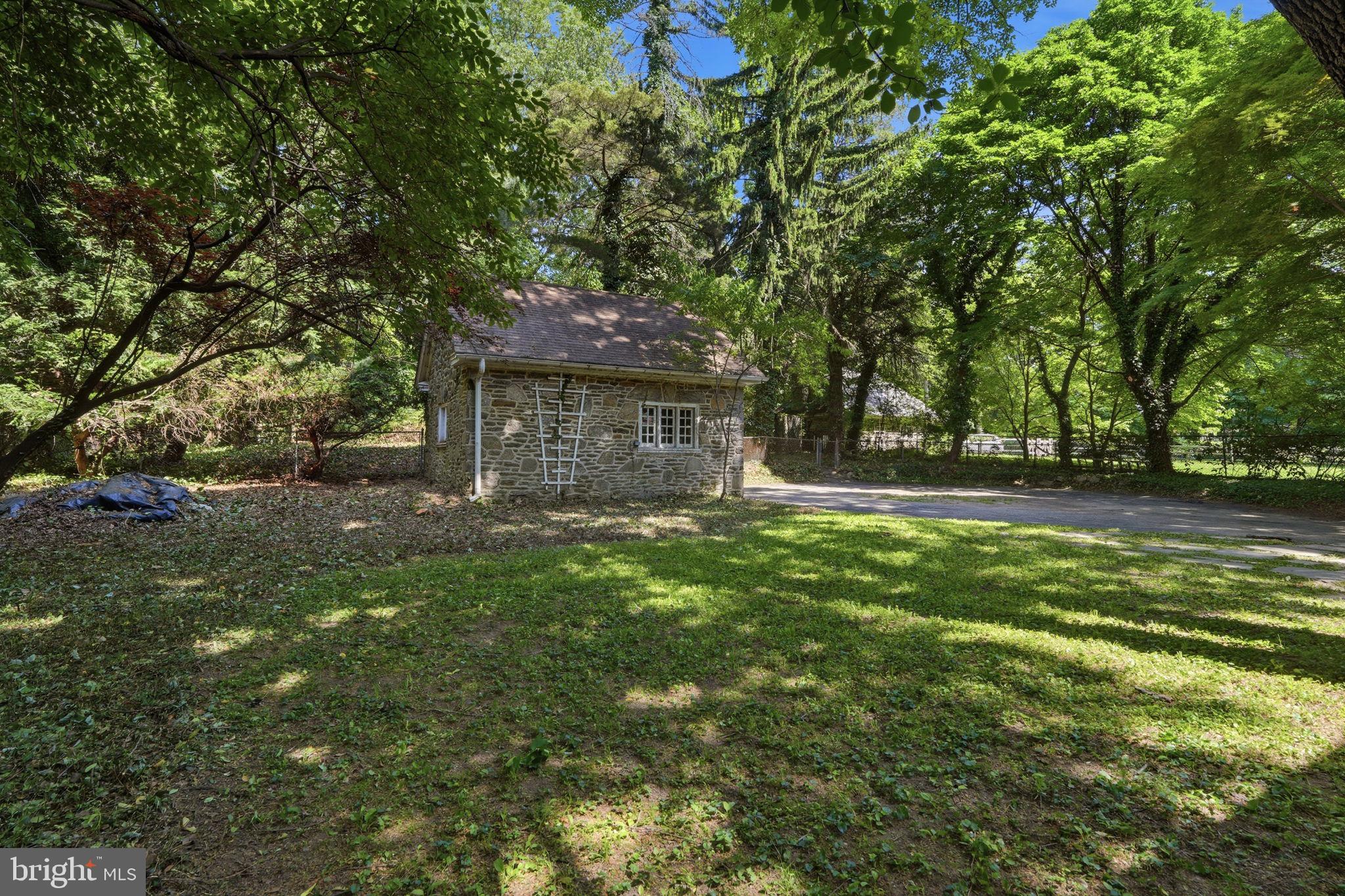 6711 LINCOLN DRIVE