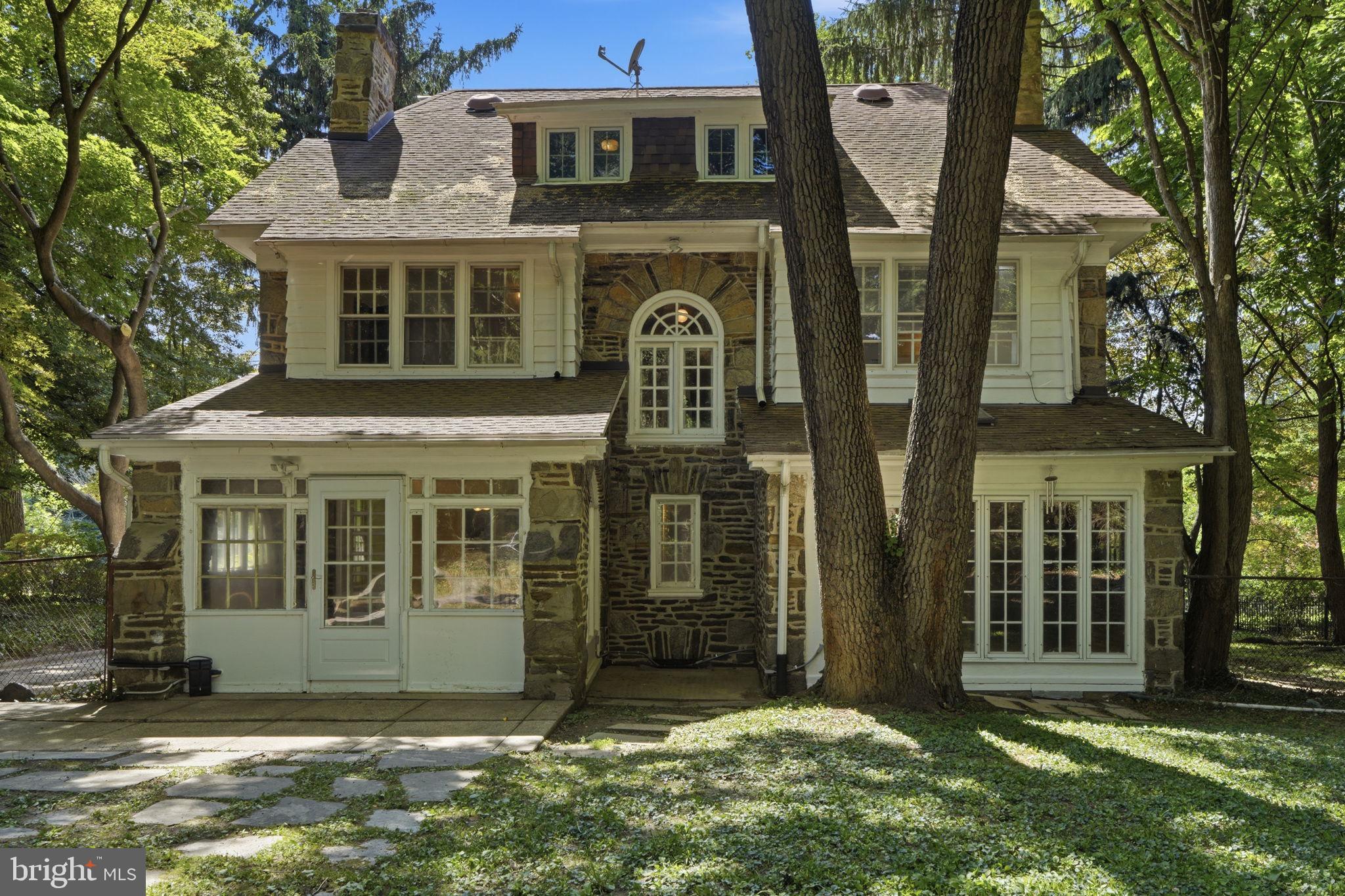 6711 LINCOLN DRIVE