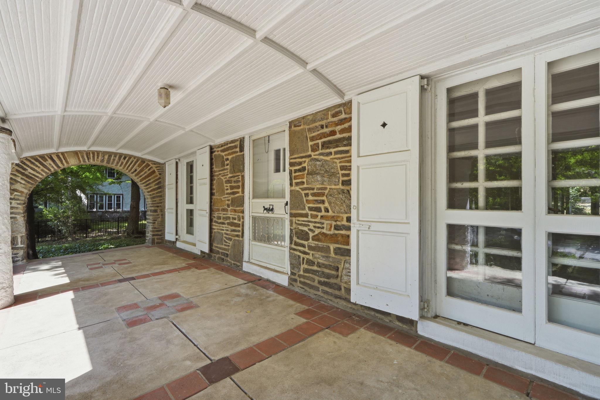 6711 LINCOLN DRIVE