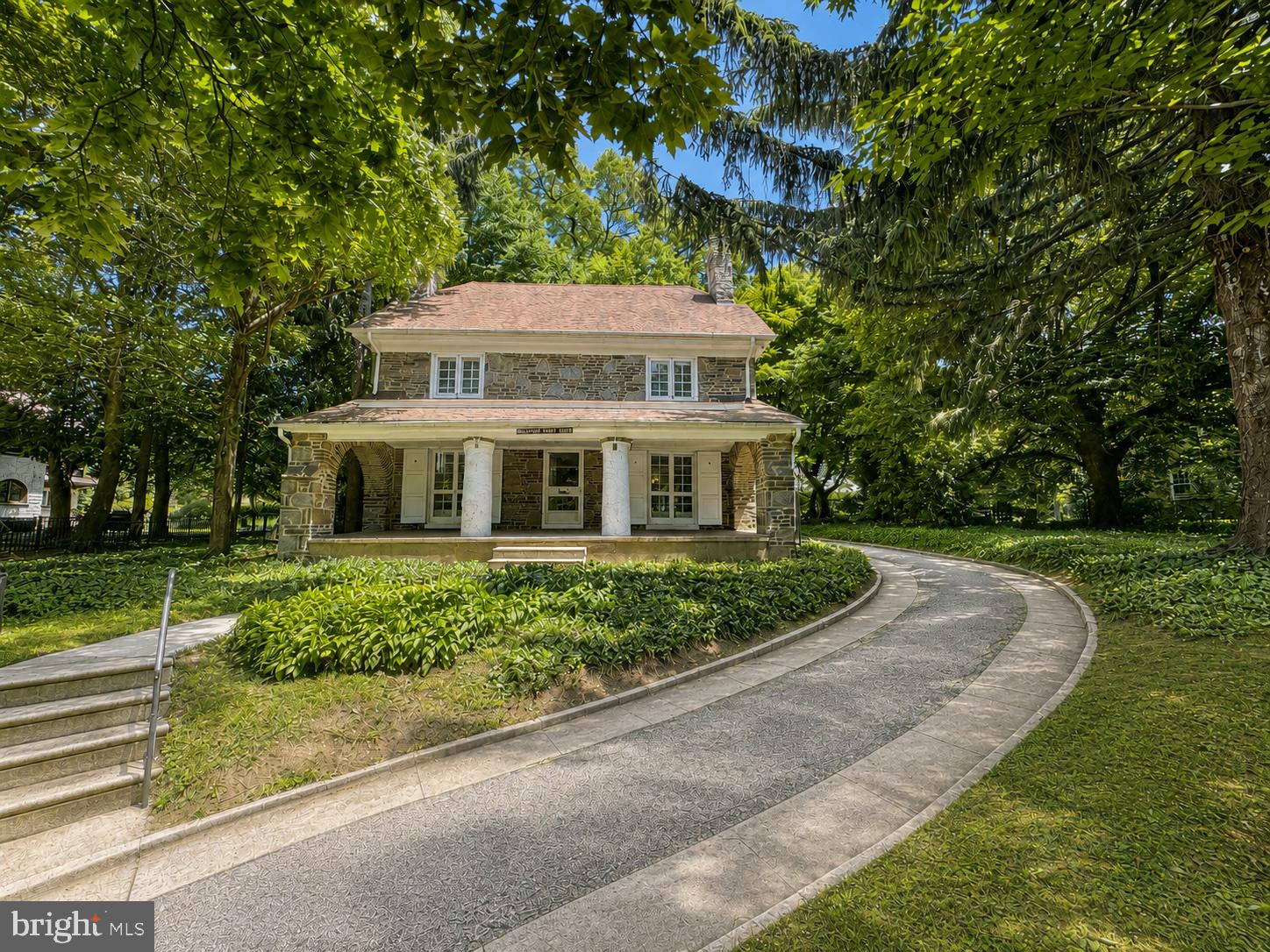 6711 LINCOLN DRIVE