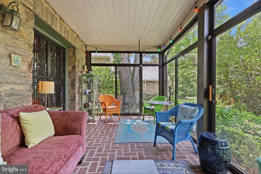 509 E ROUMFORT ROAD