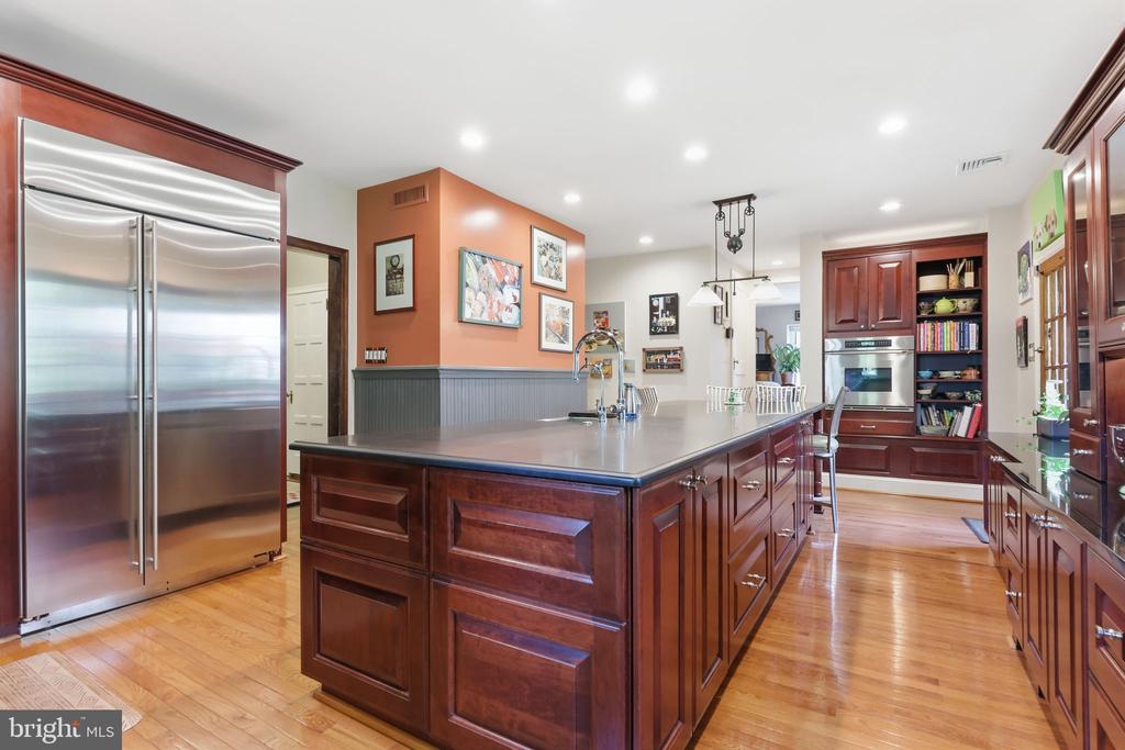 509 E ROUMFORT ROAD