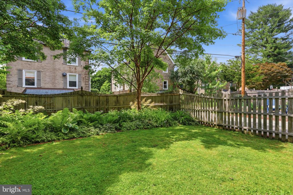 509 E ROUMFORT ROAD