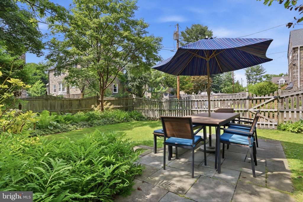509 E ROUMFORT ROAD