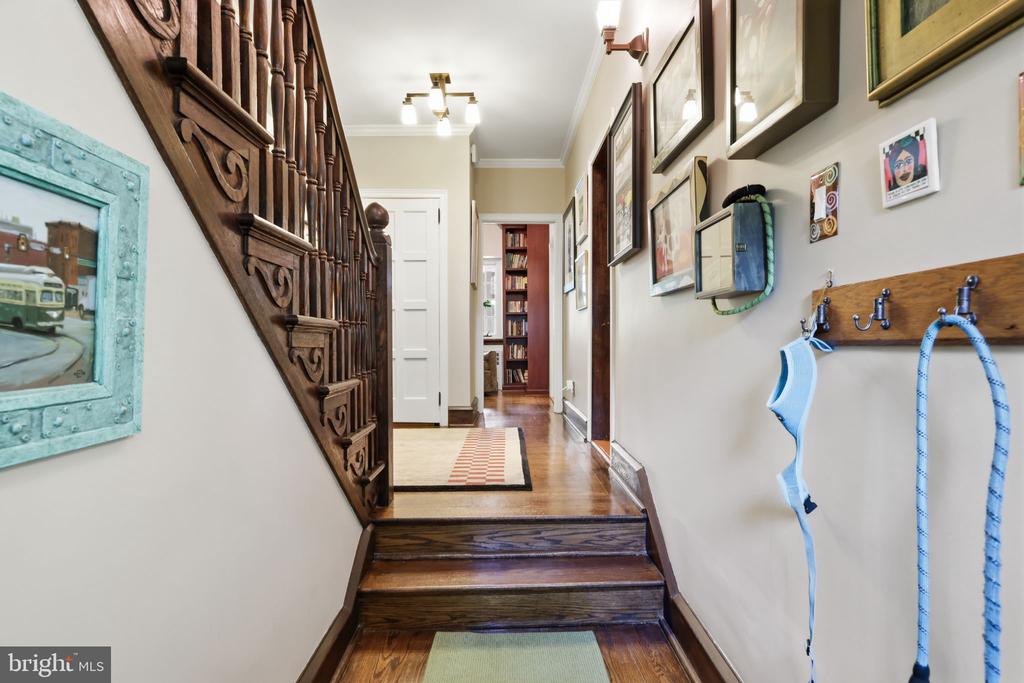 509 E ROUMFORT ROAD