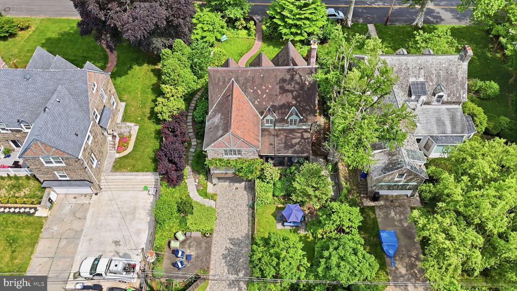 509 E ROUMFORT ROAD
