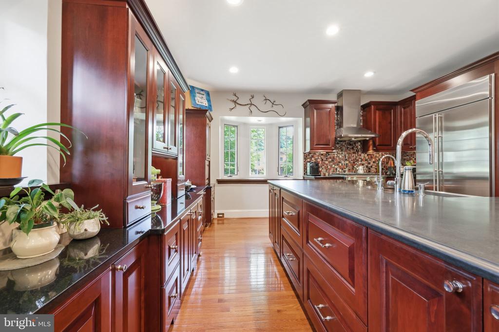 509 E ROUMFORT ROAD