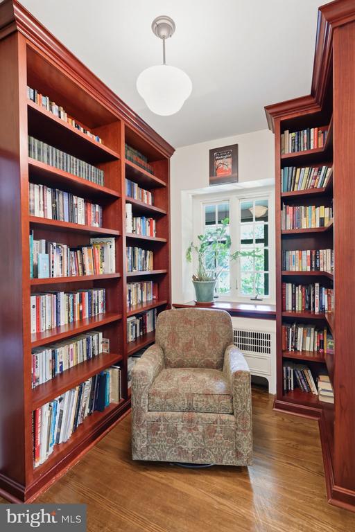 509 E ROUMFORT ROAD