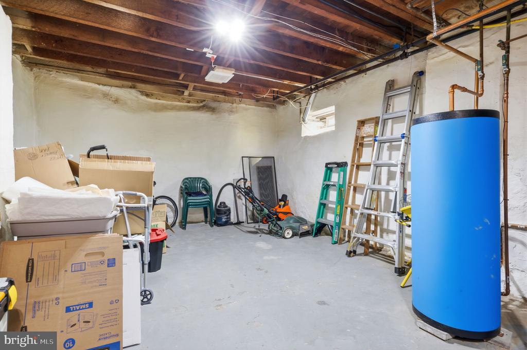 509 E ROUMFORT ROAD