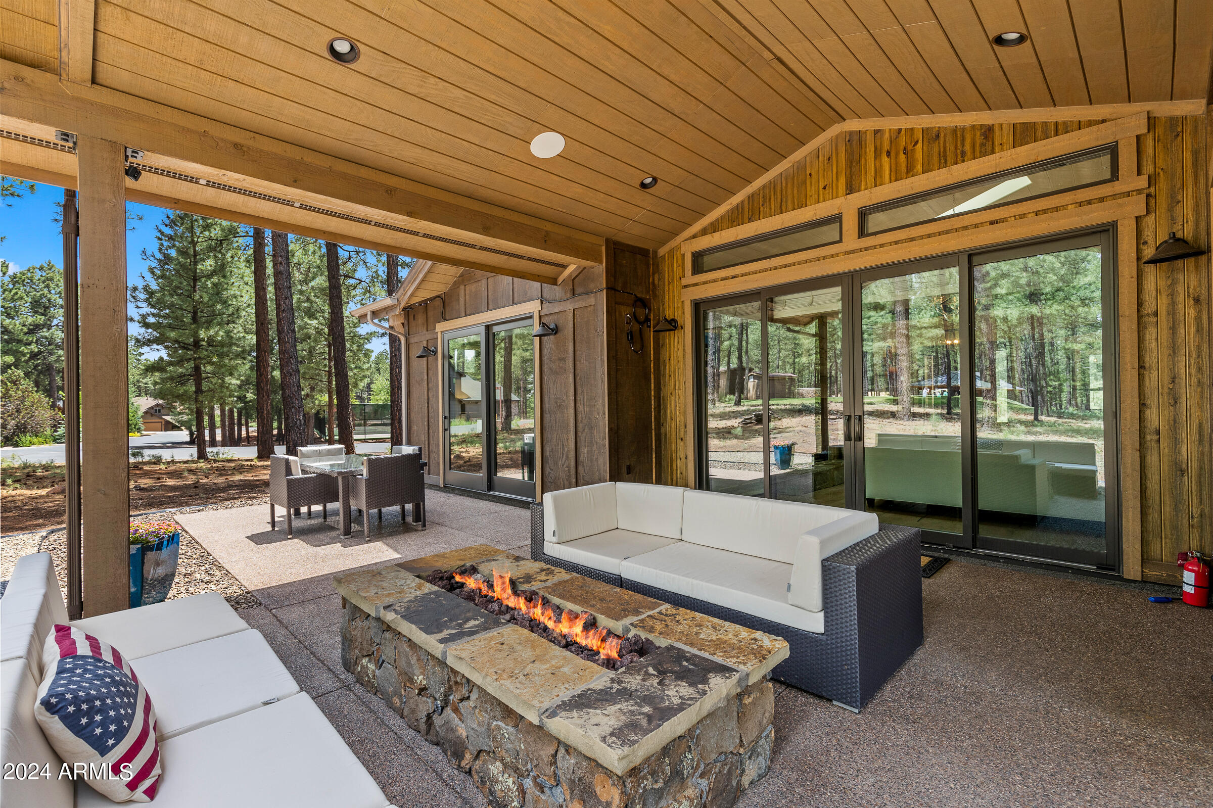 3770 S BRIDLE Path