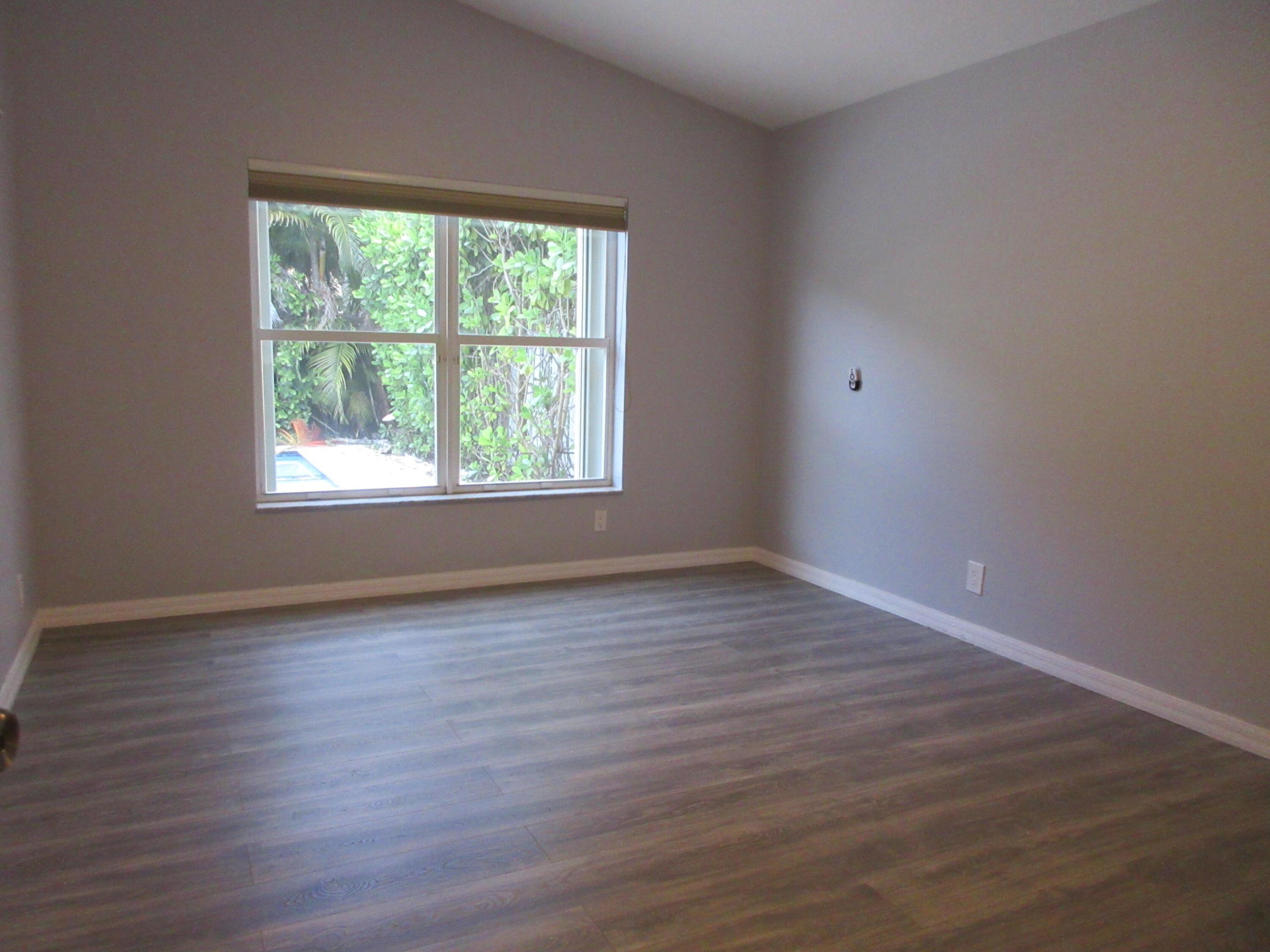 4955 SW 35th Terrace