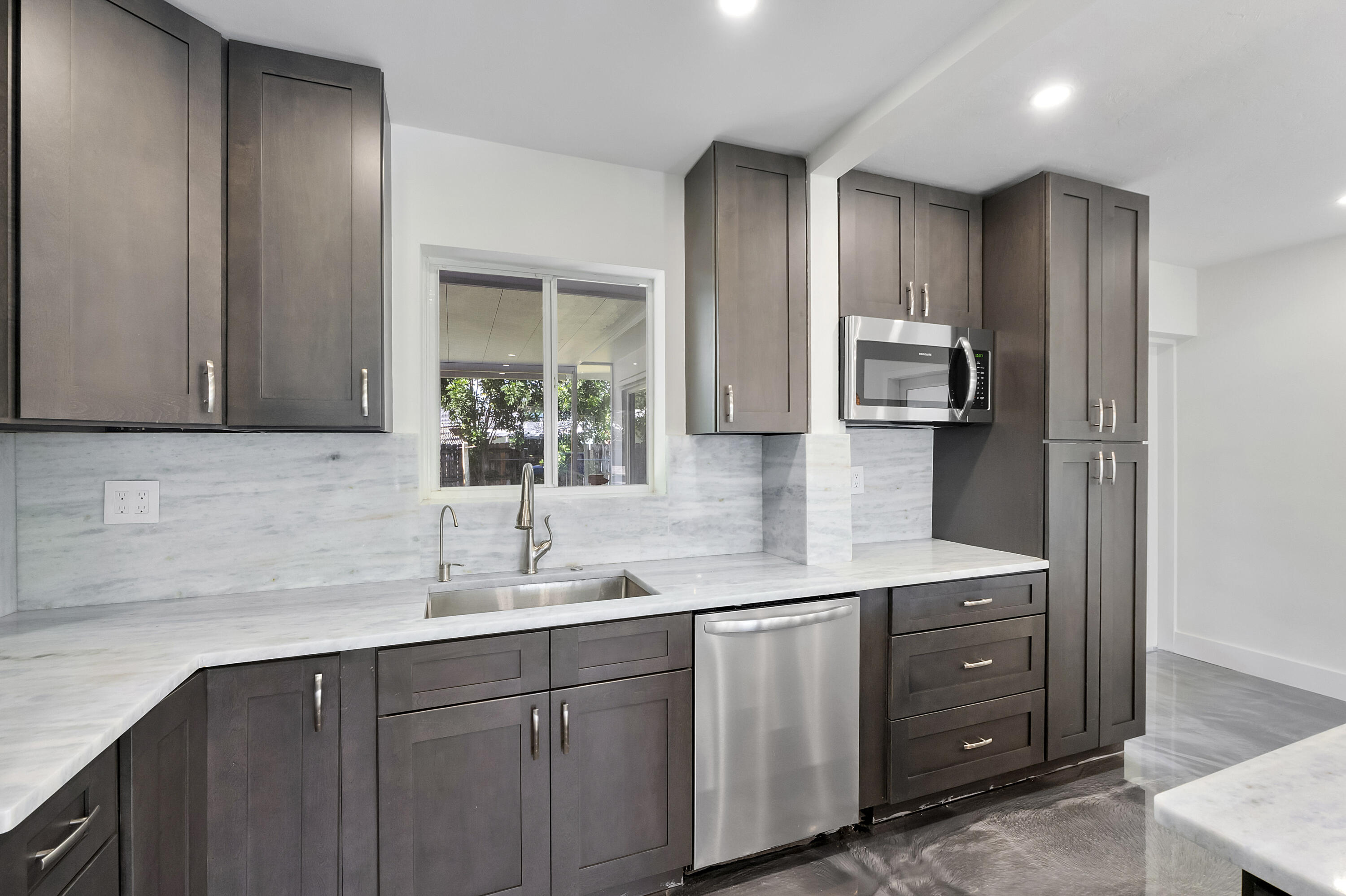 2160 NE 53rd Street
