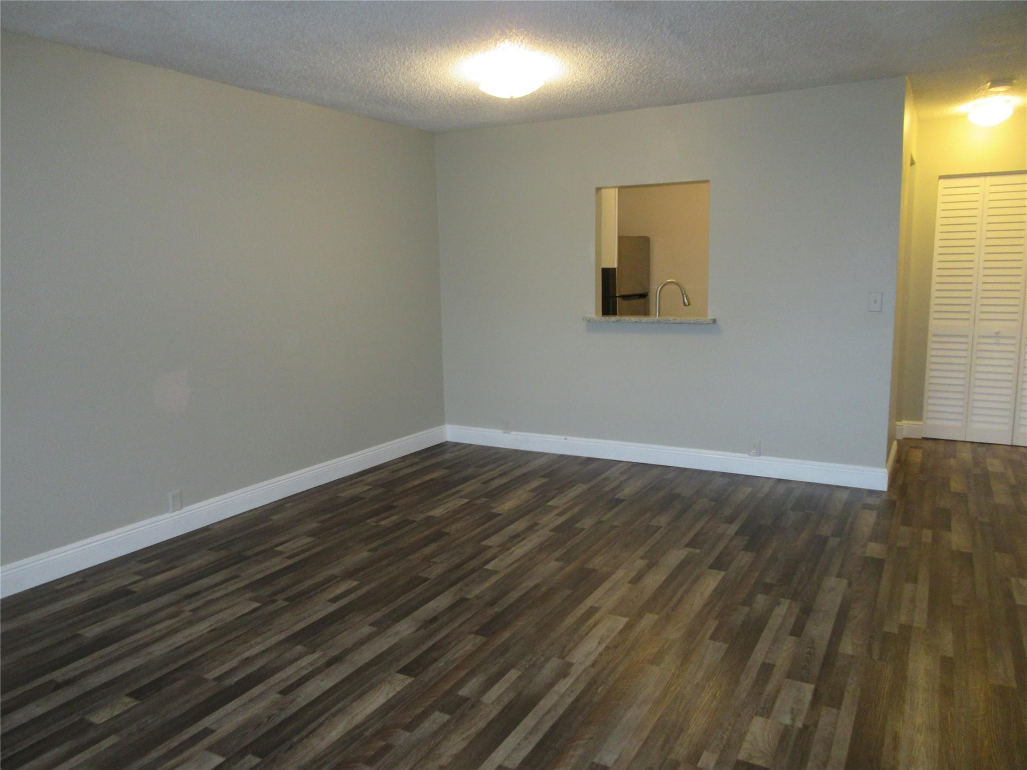 4280 Woodside Dr 15