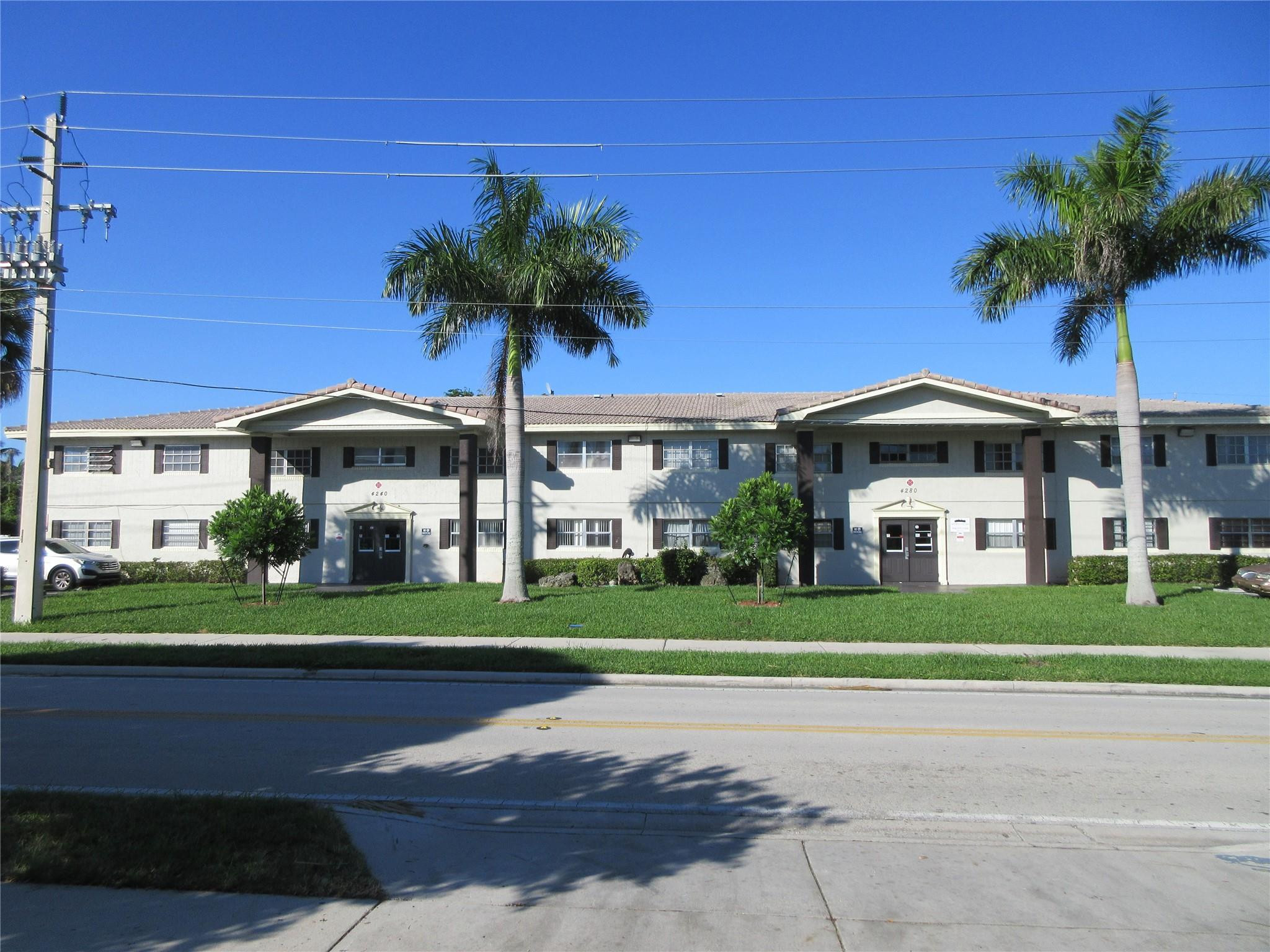 4280 Woodside Dr 15