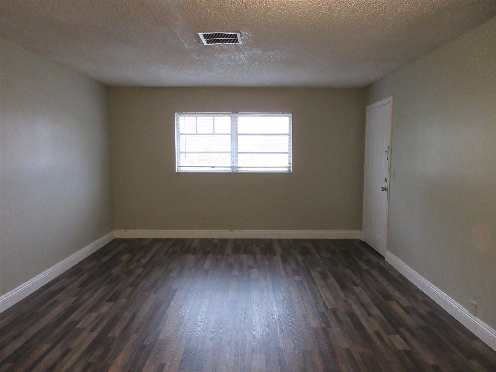 4280 Woodside Dr 15