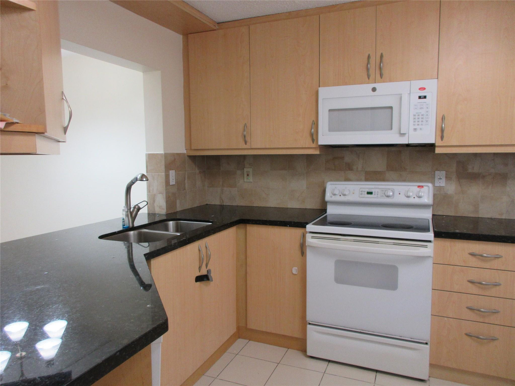 9180 NW 40th St 9180