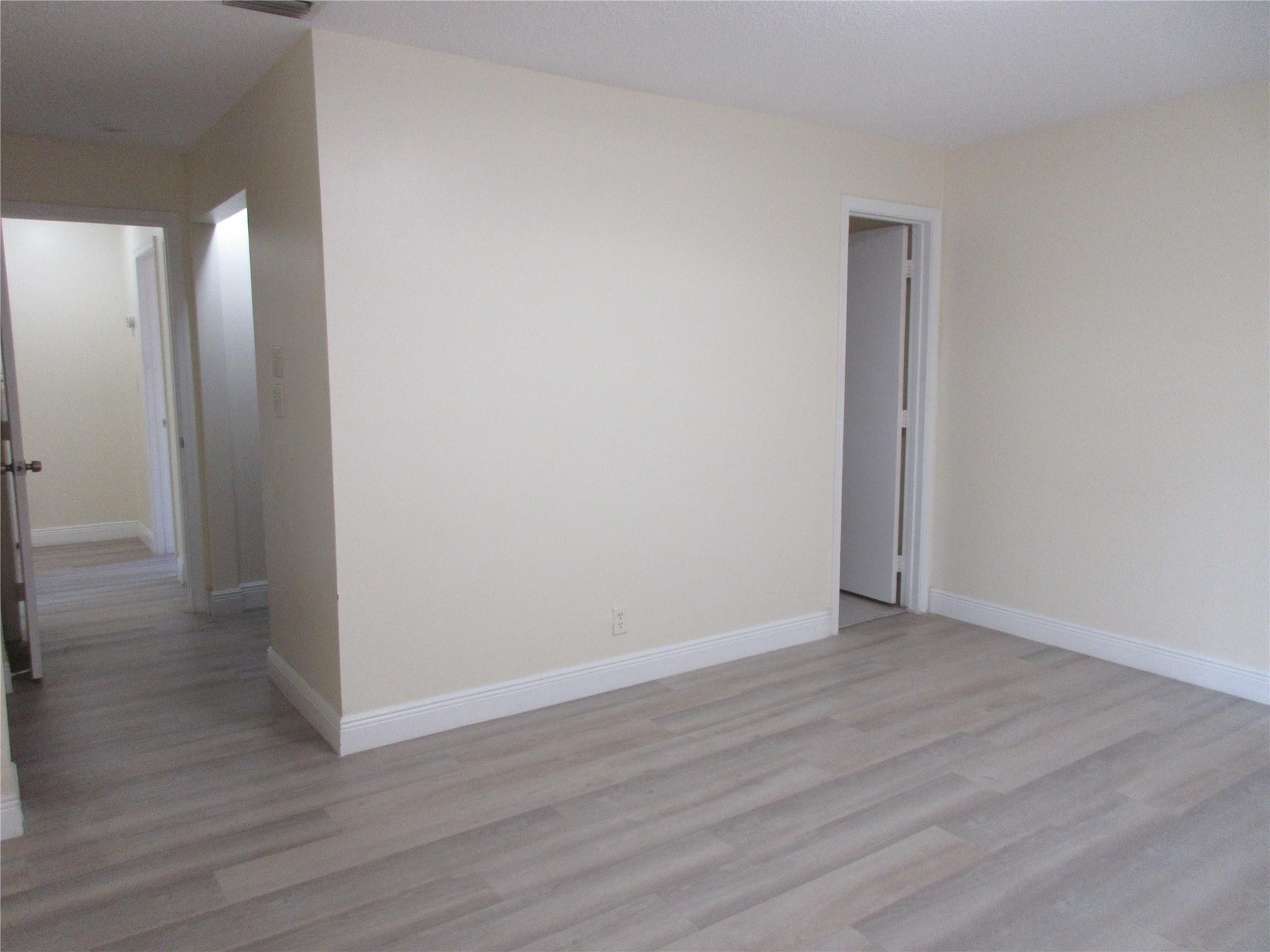 9180 NW 40th St 9180