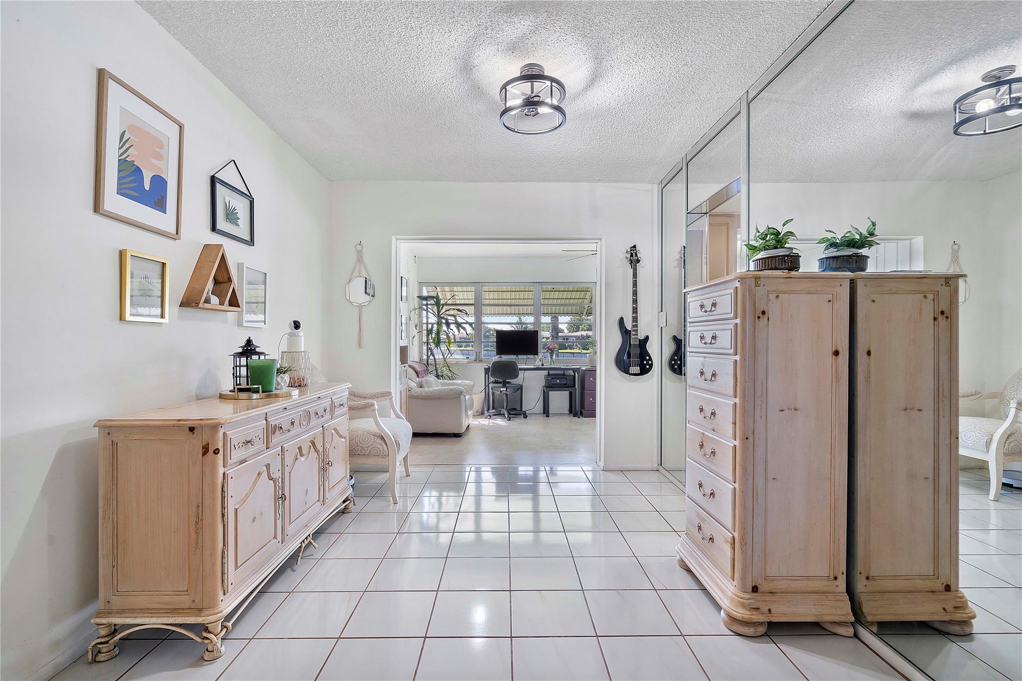 6806 NW 59th St