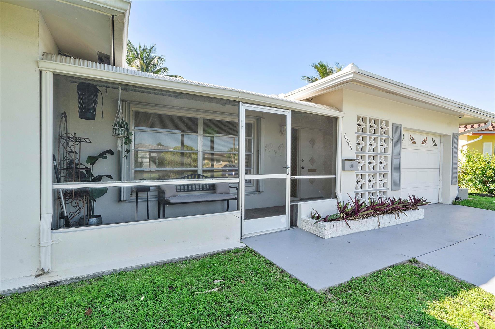 6806 NW 59th St