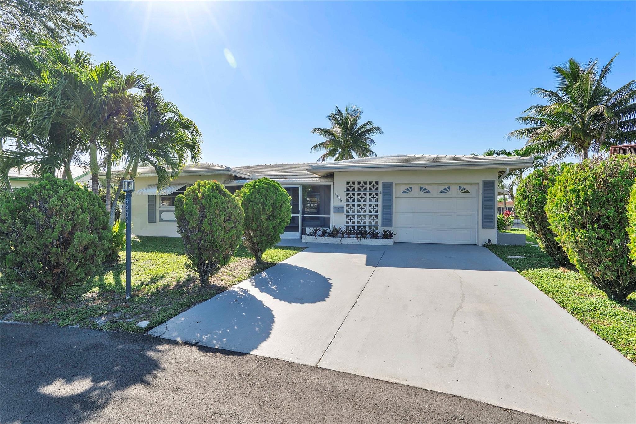 6806 NW 59th St