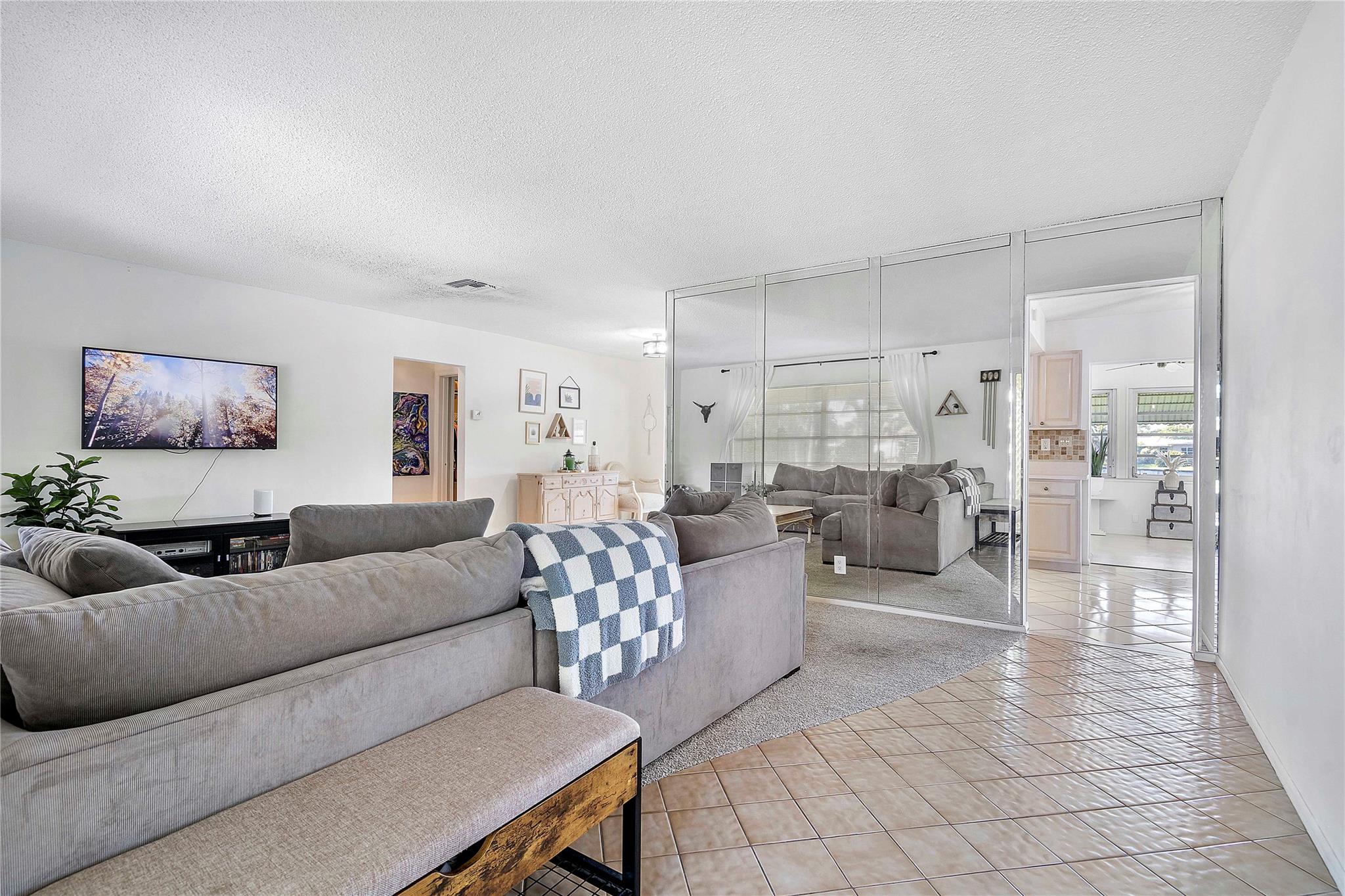 6806 NW 59th St