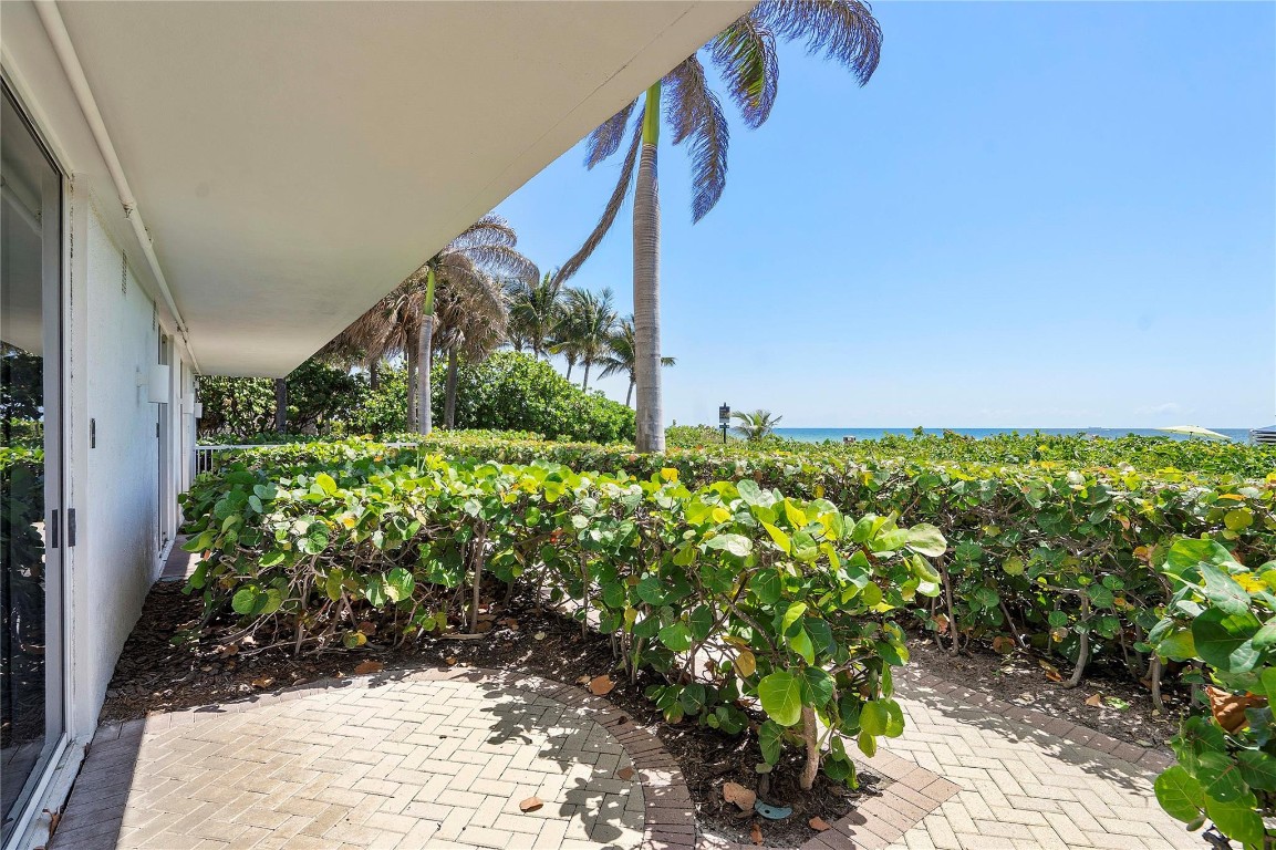 16001 Collins Ave 2001