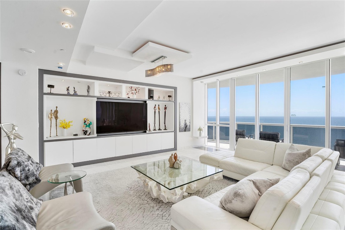 16001 Collins Ave 2001