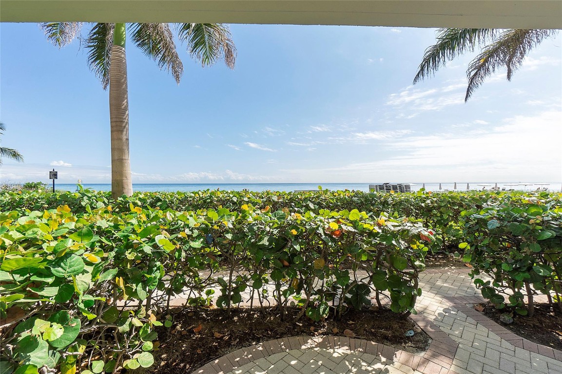 16001 Collins Ave 2001