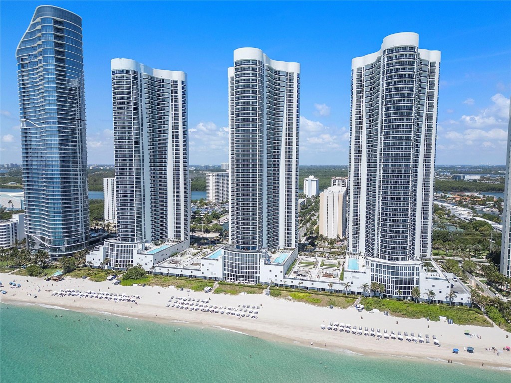 16001 Collins Ave 2001