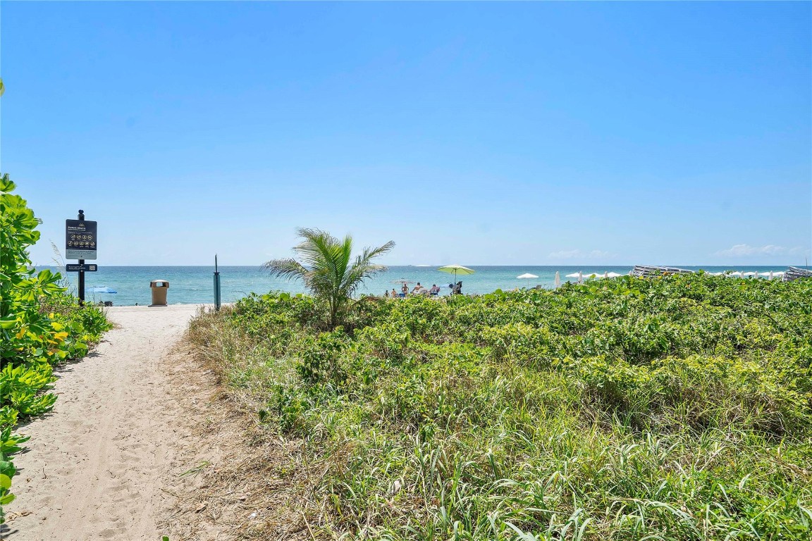 16001 Collins Ave 2001