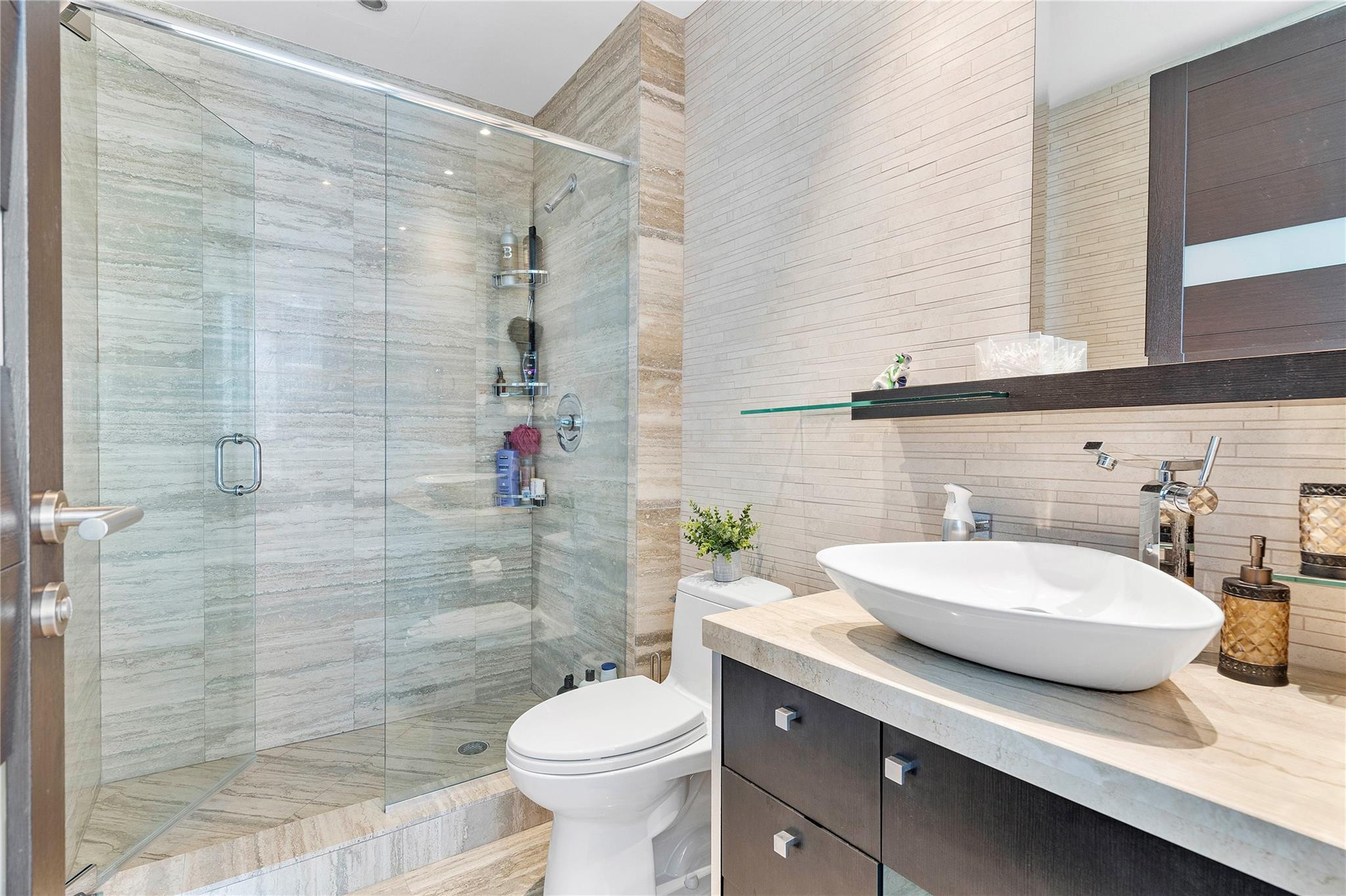 16001 Collins Ave 2001