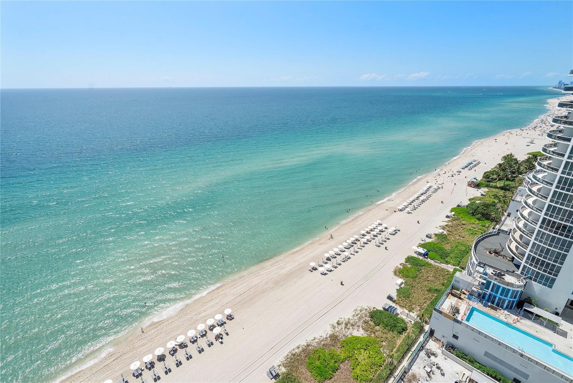 16001 Collins Ave 2001