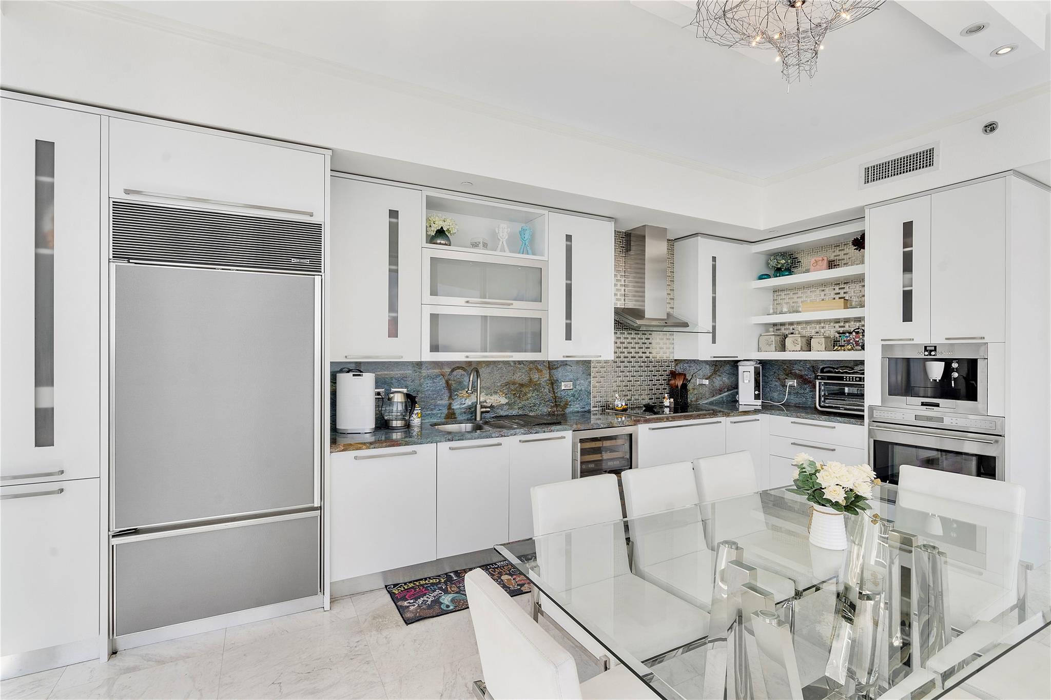 16001 Collins Ave 2001