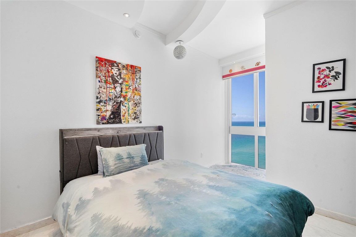 16001 Collins Ave 2001