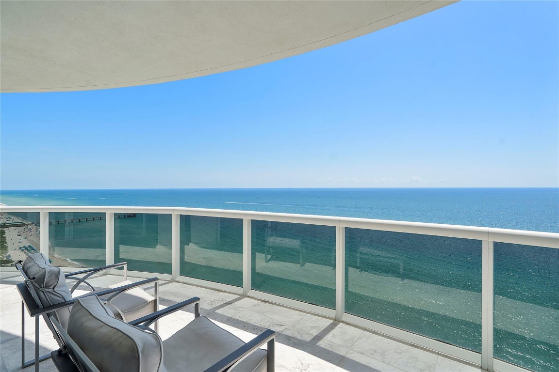 16001 Collins Ave 2001