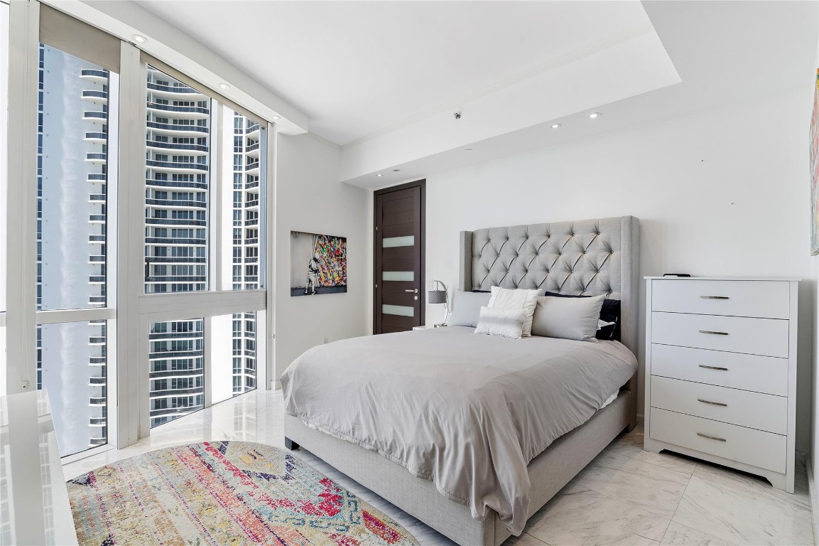 16001 Collins Ave 2001