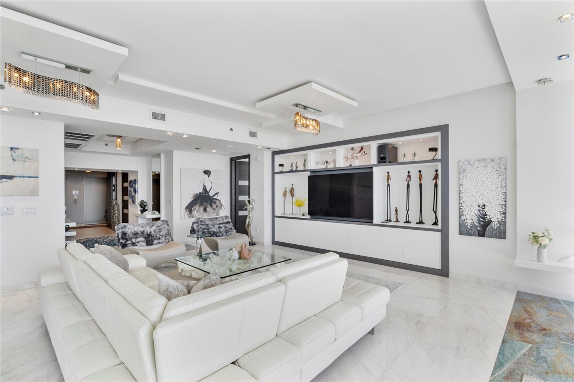 16001 Collins Ave 2001